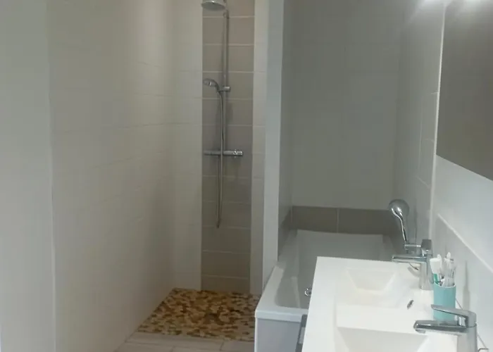 Проживание в семье Chambre Chez L'Habitant *